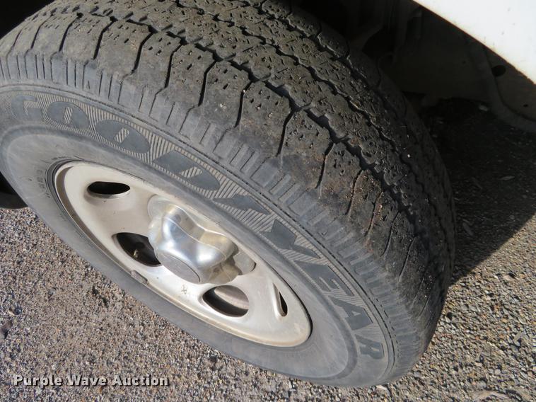 image for item DF9784 2002 Ford F150 pickup truck