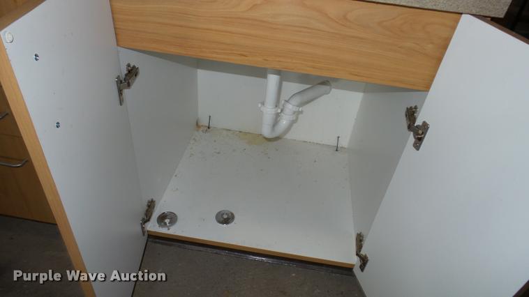 image for item DG9471 (4) cabinets