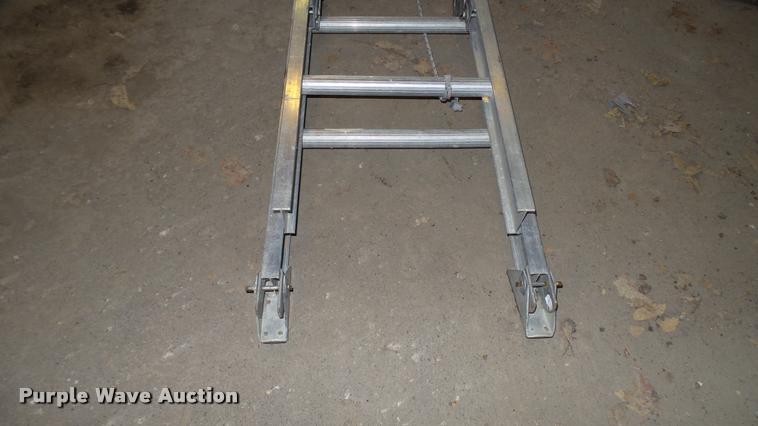 image for item DG9482 Aluminum extension ladder