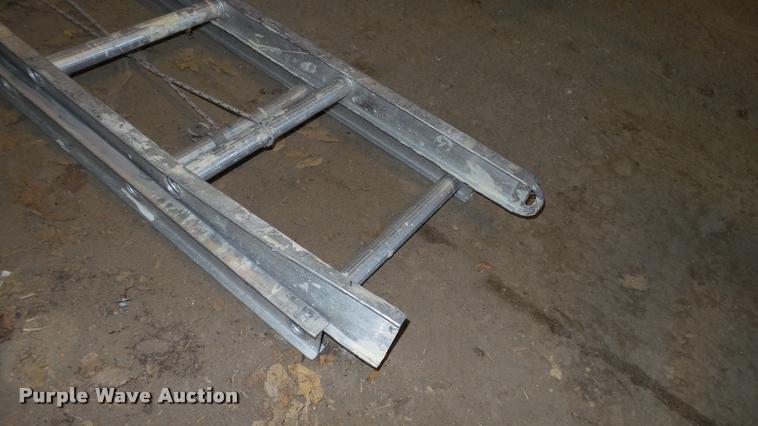 image for item DG9482 Aluminum extension ladder