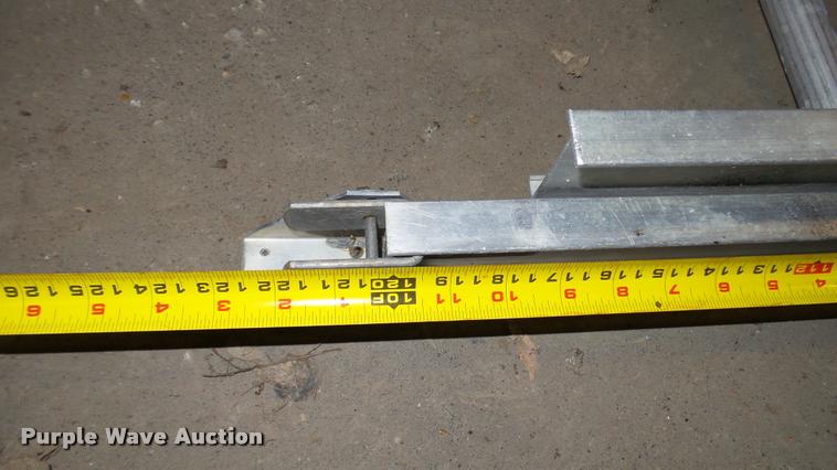 image for item DG9482 Aluminum extension ladder