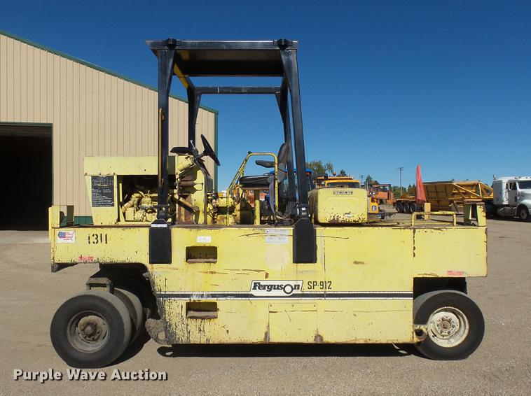 image for item DH9741 Ferguson SP912 pneumatic roller