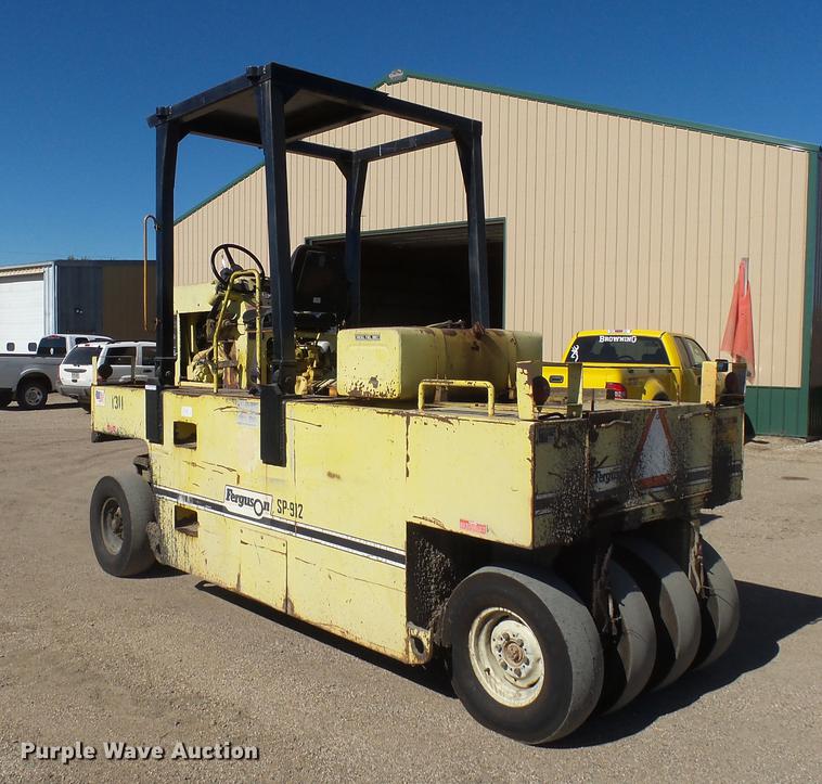 image for item DH9741 Ferguson SP912 pneumatic roller