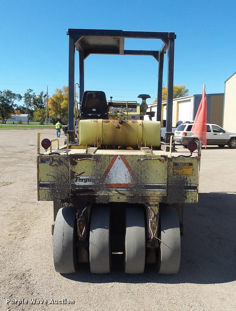 image for item DH9741 Ferguson SP912 pneumatic roller