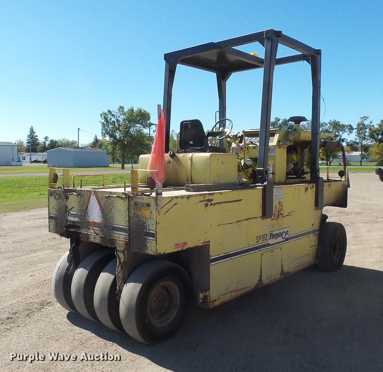 image for item DH9741 Ferguson SP912 pneumatic roller