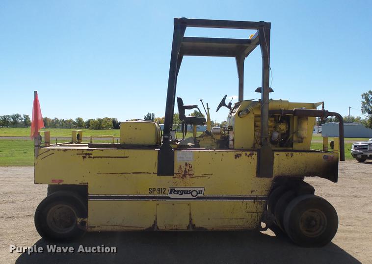 image for item DH9741 Ferguson SP912 pneumatic roller