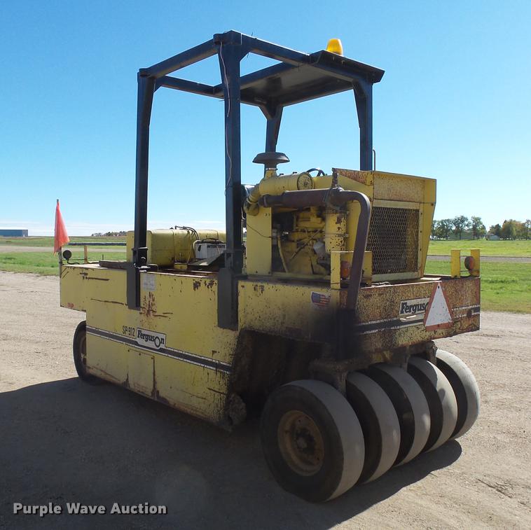 image for item DH9741 Ferguson SP912 pneumatic roller