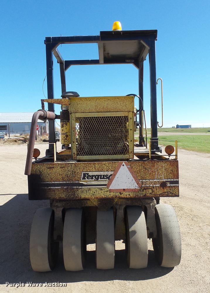 image for item DH9741 Ferguson SP912 pneumatic roller