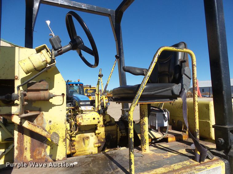 image for item DH9741 Ferguson SP912 pneumatic roller