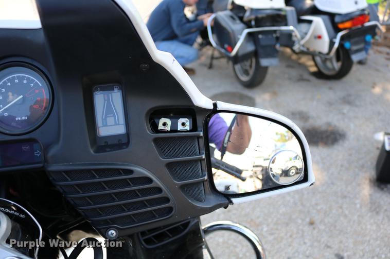 image for item DM9256 2000 BMW R1100RT motorcycle