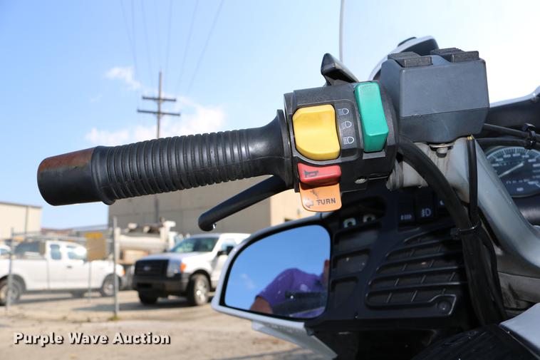 image for item DM9256 2000 BMW R1100RT motorcycle