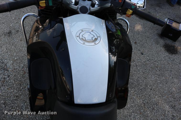 image for item DM9256 2000 BMW R1100RT motorcycle