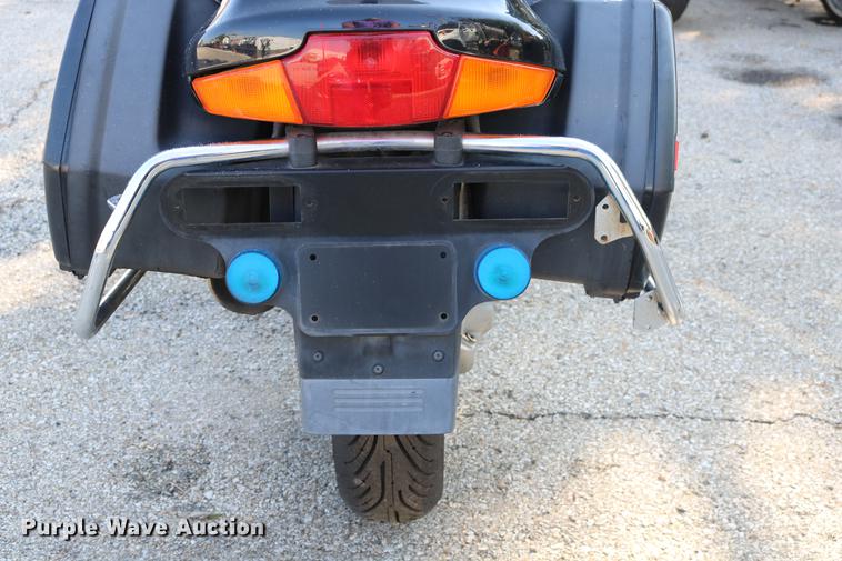 image for item DM9256 2000 BMW R1100RT motorcycle