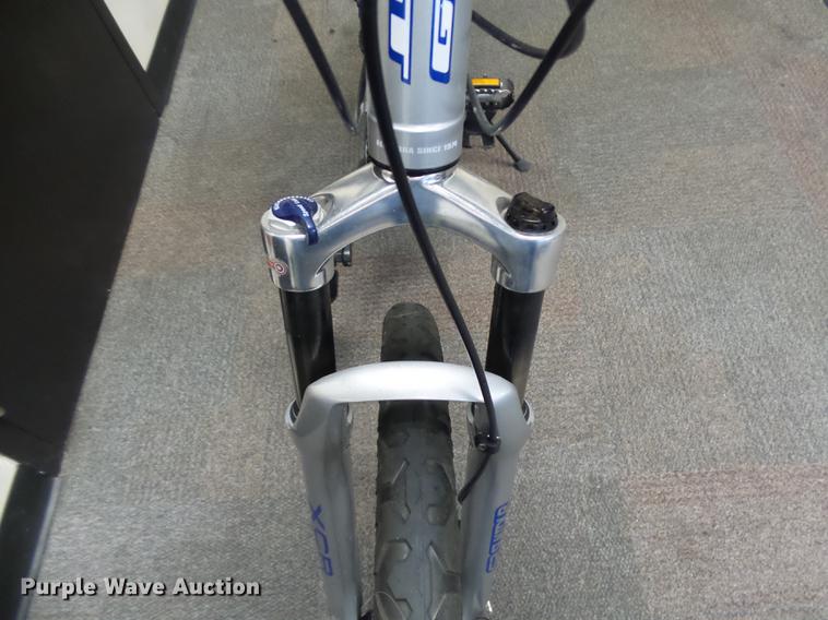 image for item DR9207 GT Avalanche 2.0 mountain bicycle