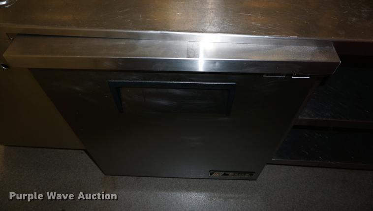 image for item DS9422 Restaurant equipment