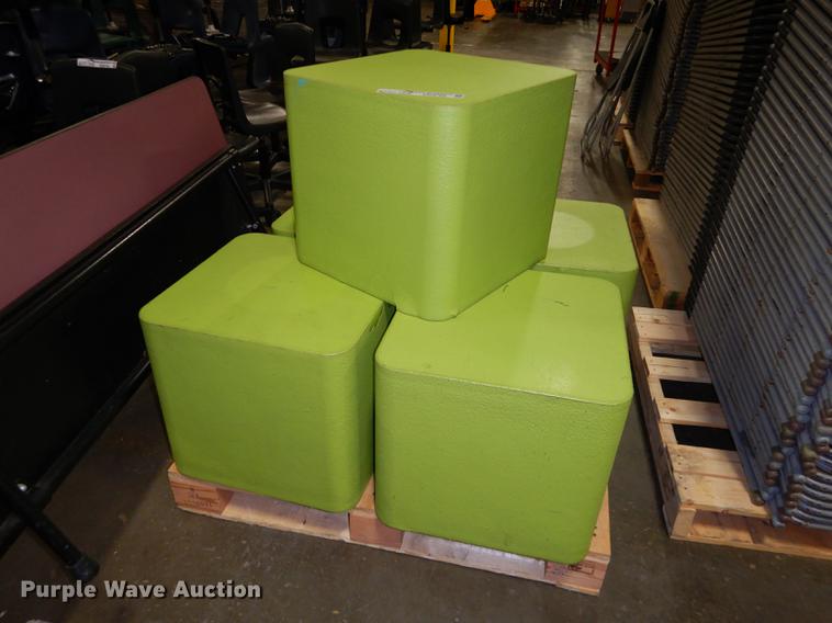 Furniture in Lawrence, KS Item DS9768 sold Purple Wave