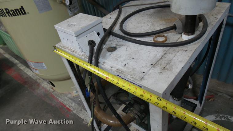 image for item DW9069 Stokes vacuum