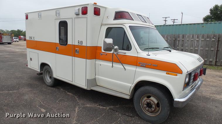 image for item DW9075 1989 Ford Econoline E350 ambulance