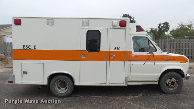 image for item DW9075 1989 Ford Econoline E350 ambulance
