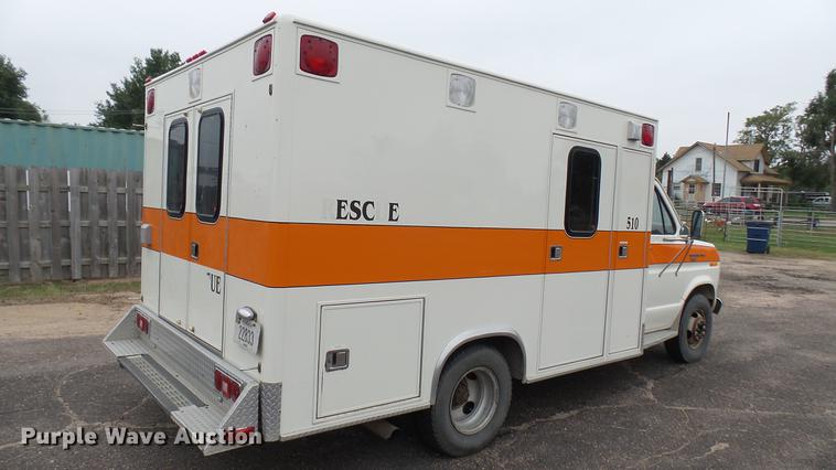 image for item DW9075 1989 Ford Econoline E350 ambulance