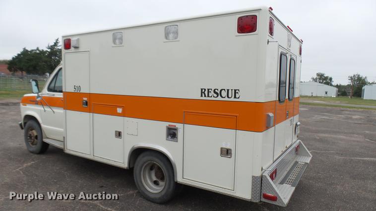 image for item DW9075 1989 Ford Econoline E350 ambulance