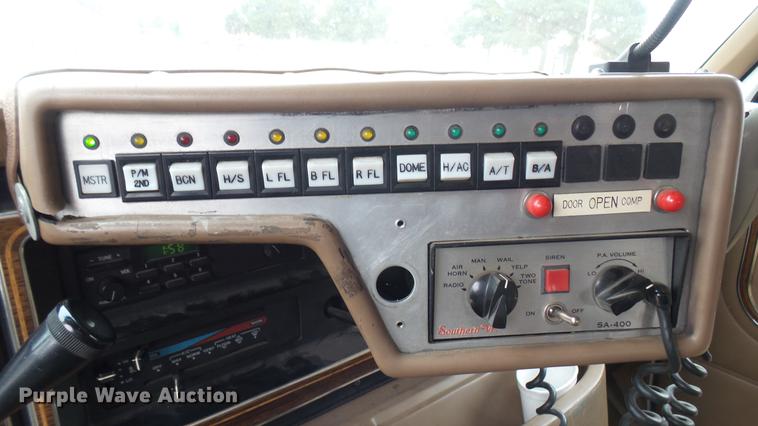 image for item DW9075 1989 Ford Econoline E350 ambulance