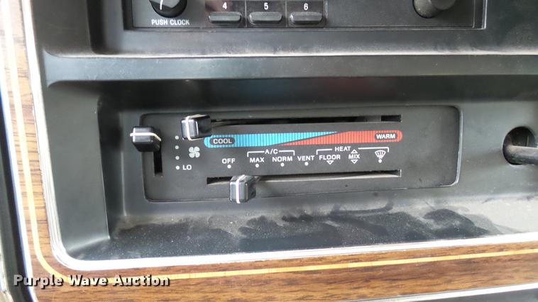 image for item DW9075 1989 Ford Econoline E350 ambulance