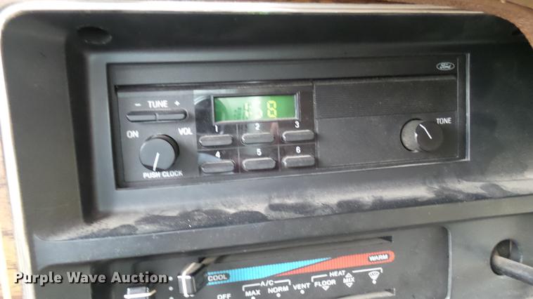 image for item DW9075 1989 Ford Econoline E350 ambulance