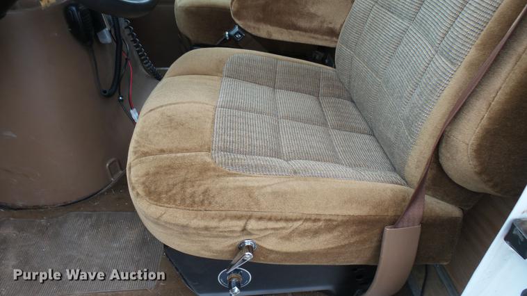 image for item DW9075 1989 Ford Econoline E350 ambulance