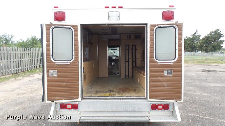 image for item DW9075 1989 Ford Econoline E350 ambulance