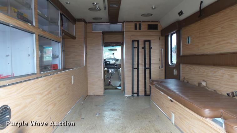 image for item DW9075 1989 Ford Econoline E350 ambulance