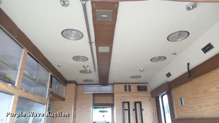 image for item DW9075 1989 Ford Econoline E350 ambulance