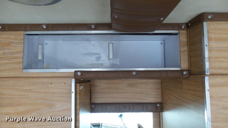 image for item DW9075 1989 Ford Econoline E350 ambulance