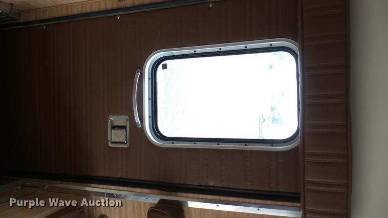 image for item DW9075 1989 Ford Econoline E350 ambulance