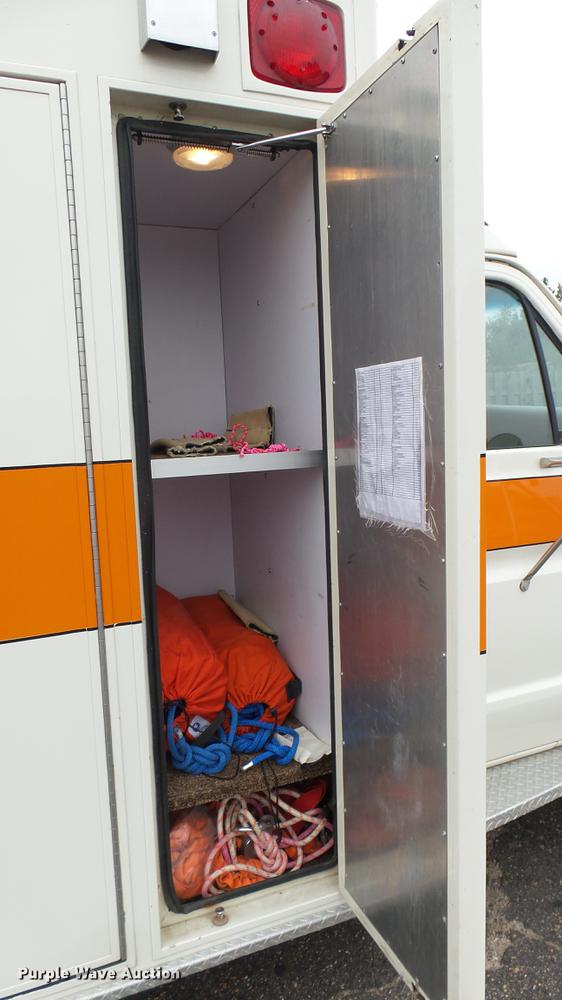 image for item DW9075 1989 Ford Econoline E350 ambulance