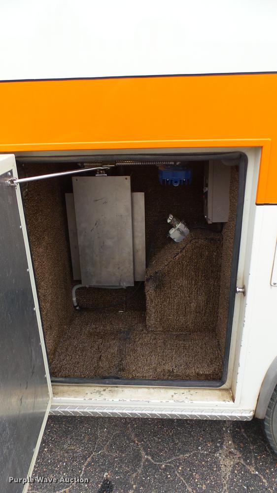 image for item DW9075 1989 Ford Econoline E350 ambulance