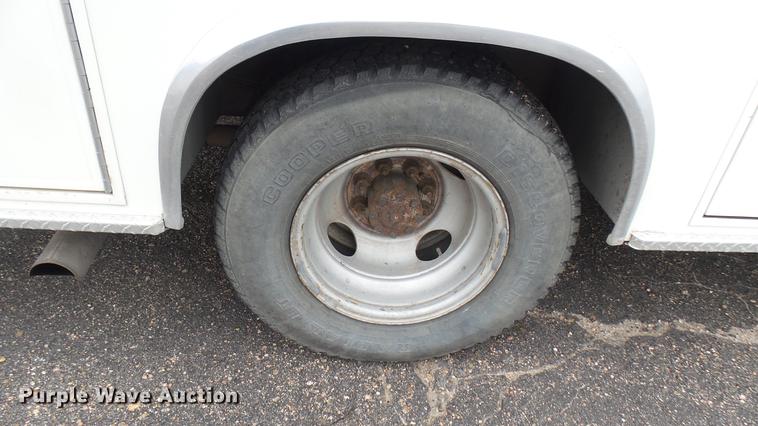 image for item DW9075 1989 Ford Econoline E350 ambulance