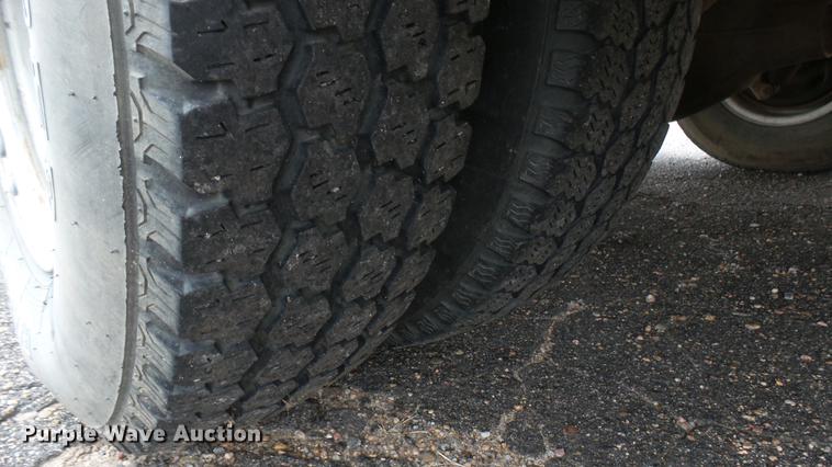 image for item DW9075 1989 Ford Econoline E350 ambulance