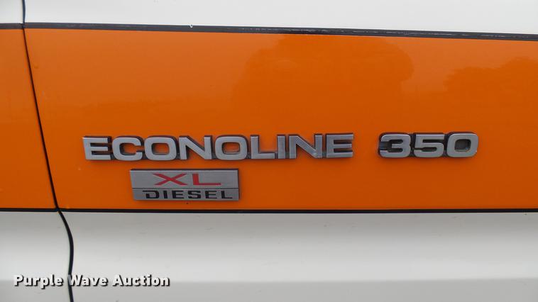 image for item DW9075 1989 Ford Econoline E350 ambulance