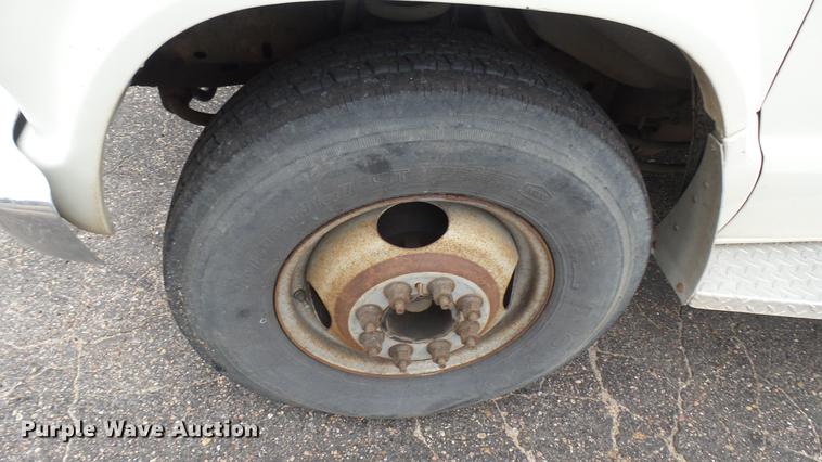 image for item DW9075 1989 Ford Econoline E350 ambulance