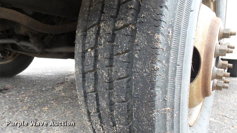 image for item DW9075 1989 Ford Econoline E350 ambulance