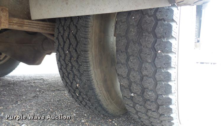 image for item DW9075 1989 Ford Econoline E350 ambulance