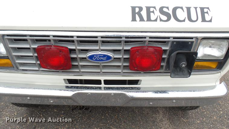 image for item DW9075 1989 Ford Econoline E350 ambulance