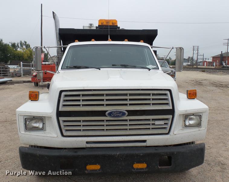 image for item DW9076 1989 Ford F700 dump truck