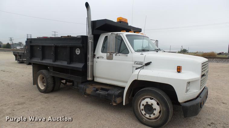 image for item DW9076 1989 Ford F700 dump truck