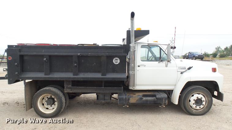 image for item DW9076 1989 Ford F700 dump truck