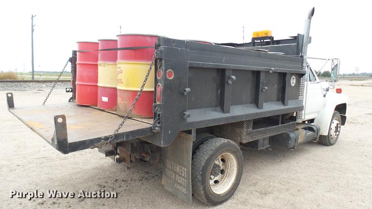 image for item DW9076 1989 Ford F700 dump truck