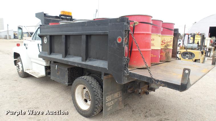 image for item DW9076 1989 Ford F700 dump truck
