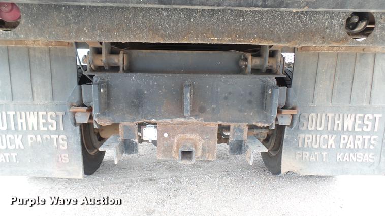 image for item DW9076 1989 Ford F700 dump truck