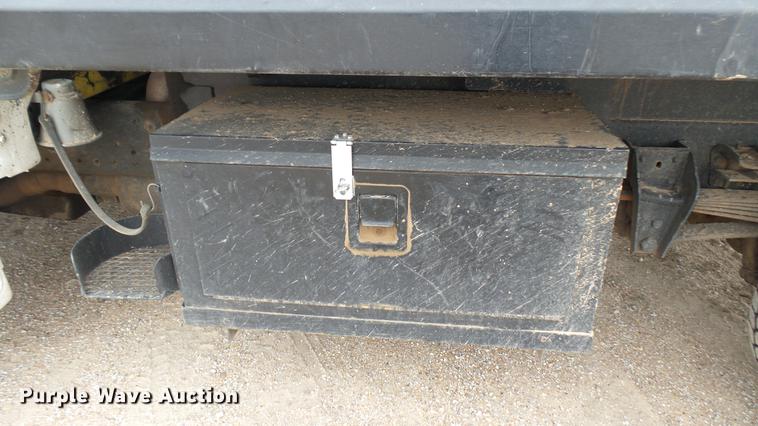 image for item DW9076 1989 Ford F700 dump truck